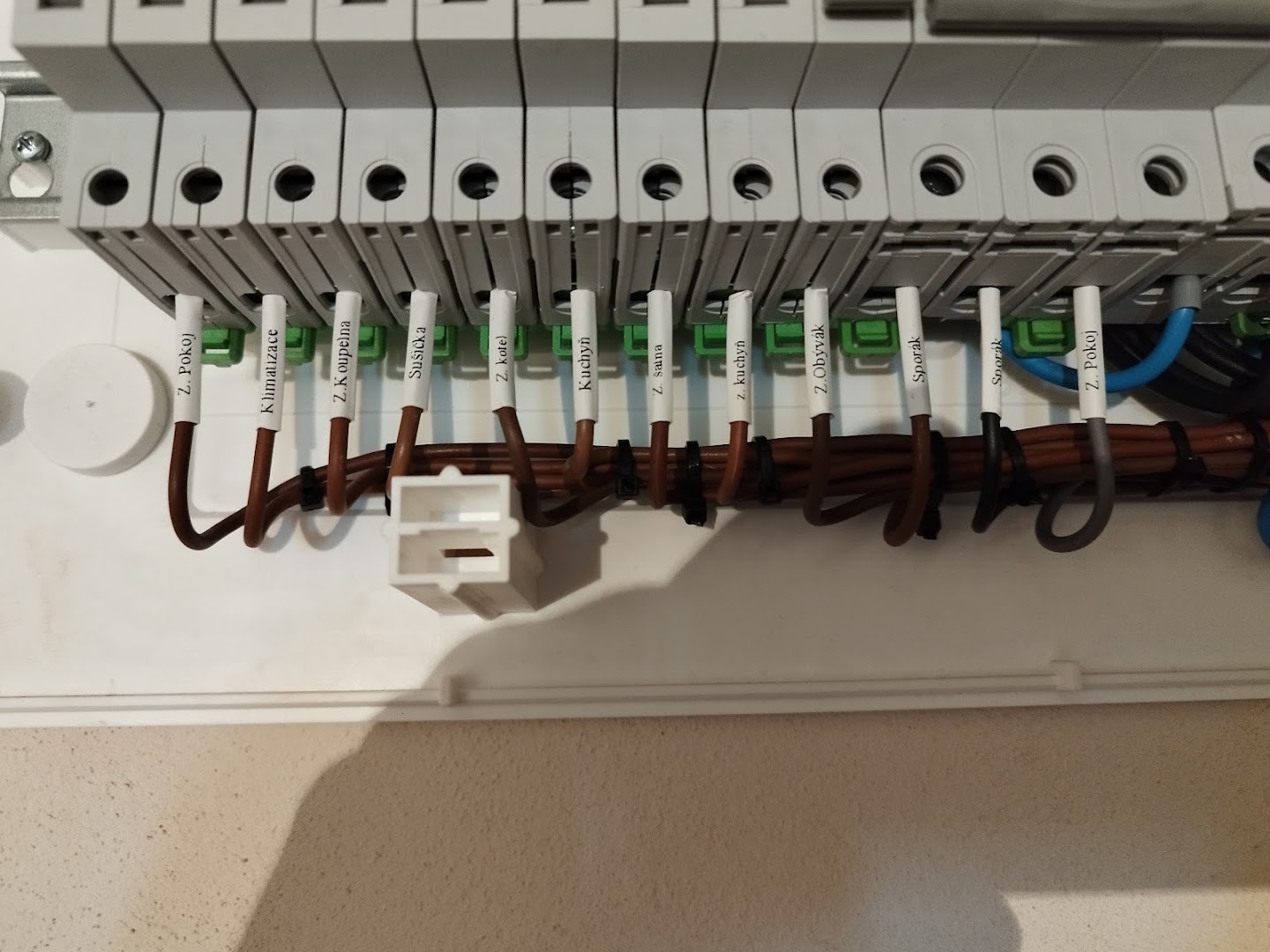 MODERNÍ ELEKTROINSTALACE — Fotografie 3